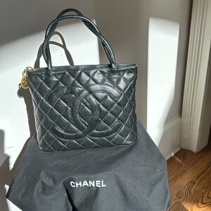 Chanel Vintage Handbag -  Excellent condition. Dust Bag included.